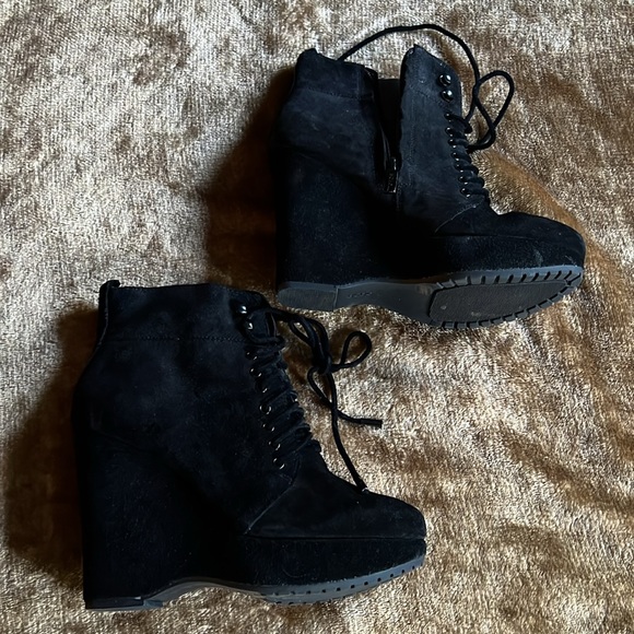 BCBGeneration black ankle lace up bootie - Picture 4 of 7